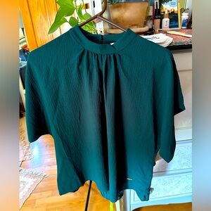 Anne Klein rich green silky batwing blouse with gold accents size M NWOT